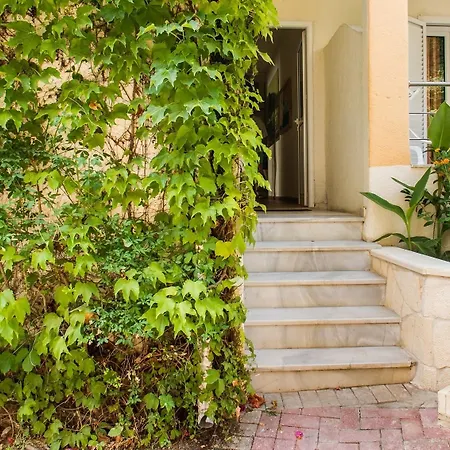 Xenios Loutra Village מלון